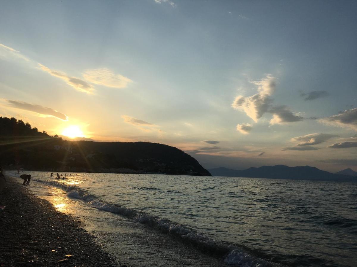 VarnavasEratous Seaside House公寓 外观 照片
